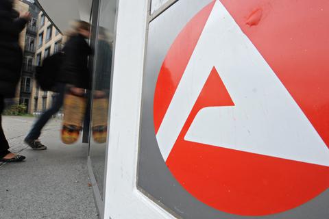 Die Pandemie wirkt sich weiterhin auf dem Arbeitsmarkt aus.  Archivfoto: Patrick Seeger/dpa