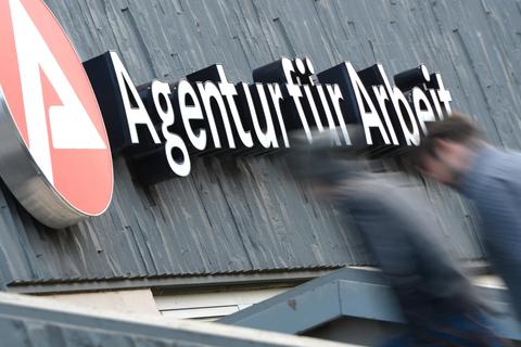 Die Arbeitslosenzahl ist weit weniger gestiegen, als man das bei so einem Wirtschaftsverlauf hätte erwarten können. Bild: dpa 