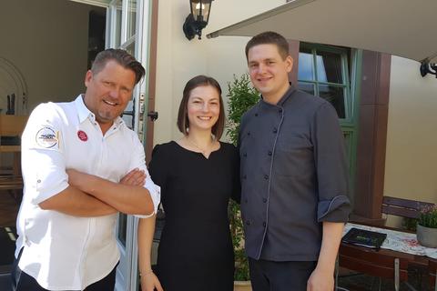 Hatten Besuch von TV-Koch Mike Süsser: Rita und Felix Kuckein, Betreiber des Kiedricher Hofs.     Foto: Kuckein 
