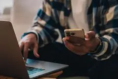 Nachhaken bringt Klarheit: Bei fehlender Rückmeldung lohnt sich eine freundliche Nachfrage.