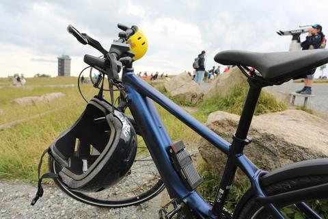 Fahrradtouren mit E-Bikes oder Pedelecs werden immer beliebter.  Foto: dpa