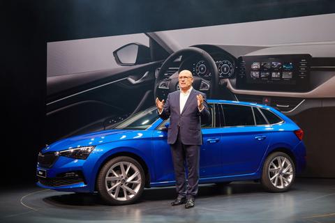 Škoda Vorstandschef Bernhard Maier präsentiert bei der Weltpremiere in Tel Aviv das neue Kompaktmodell Scala. 
