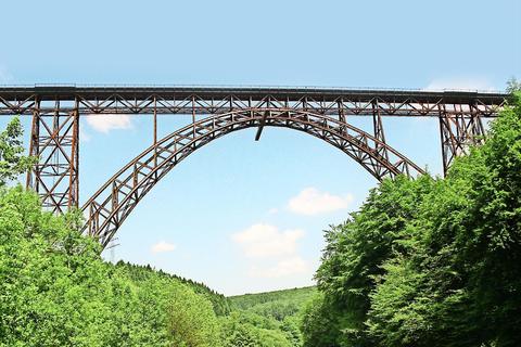 Die Müngstener Brücke ist die höchste Eisenbahnbrücke Deutschlands. Foto: Horst Ossinger/dpa