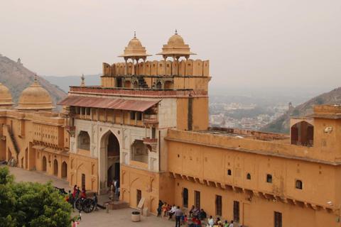 Das Jaigarh Fort in Jaipur ist eine der wichtigen Sehenswürdigkeiten bei einer Reise nach Nordindien. Foto: Meike Mittmeyer-Riehl