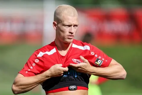Norwegens Nationalspieler Andreas Hanche-Olsen ist auch wieder dabei im Training von Mainz 05. 