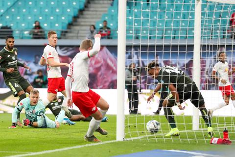 Timo Werner netzt gegen die 05er ein. Mainz 05-Torhüter Robin Zentner ist machtlos. Foto: dpa