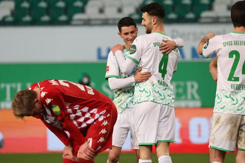 Mainz 05 musste sich bei der Spvgg Greuther Fürth 1:2 geschlagen geben.  Foto: Daniel Karmann/dpa