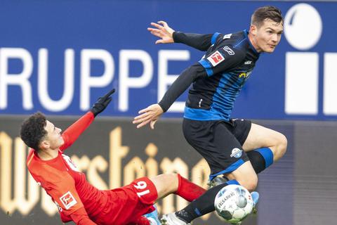 Bereit für die nächste Herausforderung: U21-Nationalspieler Luca Kilian (rechts) hat einen Vierjahresvertrag bei Mainz 05 unterzeichnet. Foto: dpa