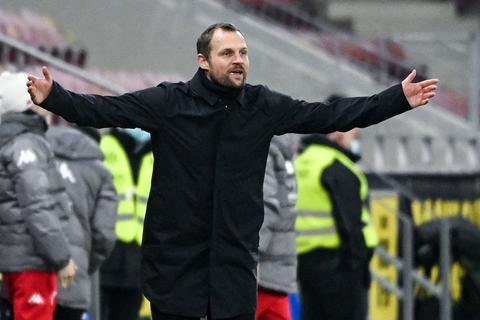Bo Svensson hat im Spiel gegen den VFL Bochum die gelbe Karte bekommen. Für das nächste Spiel ist er gesperrt. Foto: Patrick Scheiber