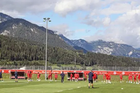 Die Bundesliga-Profis von Mainz 05 trainieren vor traumhafter Kulisse in Schladming.