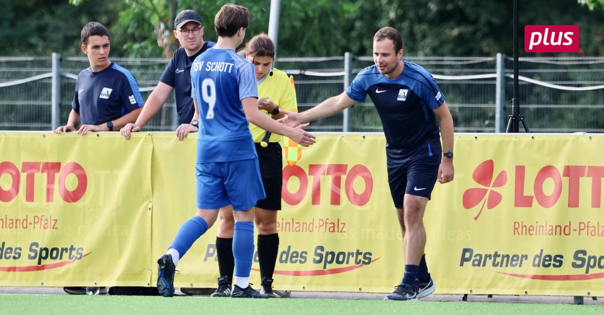 Am Frühstückstisch mit U17-Fußballtrainer Simon Kustan