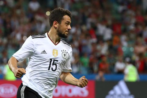 Insgesamt siebenmal spielte Amin Younes jetzt mit dem Adler auf der Brust. Hier bejubelt er ein Tor im DFB-Dress gegen Mexiko beim Confederations Cup 2017. Archivfoto: dpa