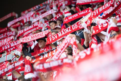 05-Fans können sich freuen: Drei Flutlichtspiele stehen für die Mainzer an. Foto: Sebastian Gollnow