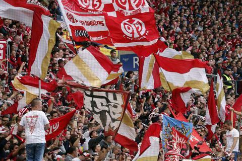 Fans von Mainz 05 im Stadion. Foto: Sascha Kopp 