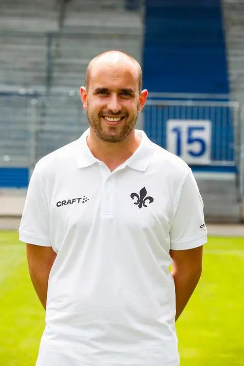 Matthias Neumann, der zuvor als Mannschaftsbetreuer fungierte, ist neuer Teammanager des SV Darmstadt 98.