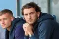Fraser Hornby (r.) saß gegen den KSC mit Fabian Nürnberger (ebenfalls angeschlagen) in „zivil“ auf der Ersatzbank.
