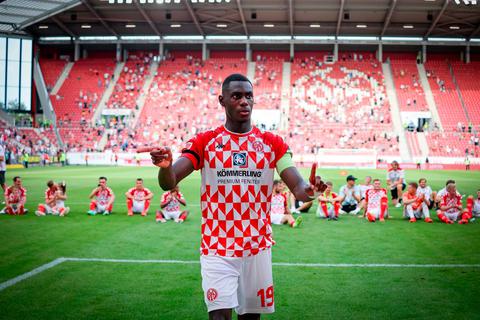 Wo geht's lang? Kapitän Moussa Niakhaté weiß, dass nach schwächeren Auftritten auch wieder bessere Spiele kommen, "wenn wir eine konstantere Leistung auf den Platz bringen".   Foto: Lukas Görlach 