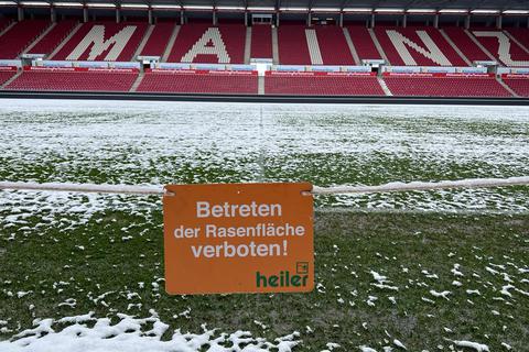 Keine Chance auf Bundesliga-Fußball: Der Rasenplatz in der Mewa Arena ist gesperrt.