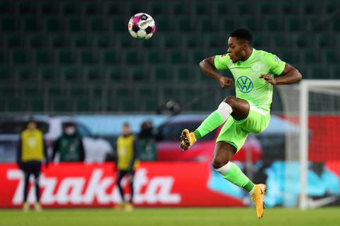 Für ihn läuft es in Wolfsburg  richtig rund: Der Mainzer Ridle  Baku ist über den VfL in den  Kreis der Nationalmannschaft  aufgestiegen. Foto: imago/regios24