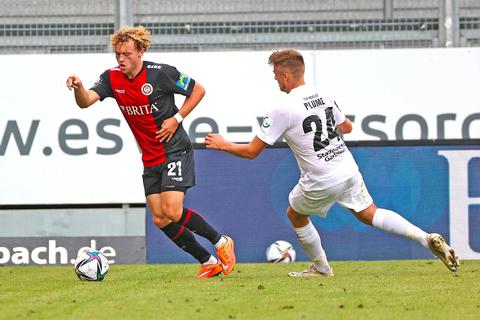 Bringt "einen Tick Wildnis in unser Offensivspiel": SVWW-Trainer Rüdiger Rehm ist froh, dass Benedict Hollerbach wieder zur Verfügung steht. Gegen den TSV Havelse hat der 20-Jährige Schwung in das Spiel der Hessen gebracht.  Foto: rscp/Frank Heinen 