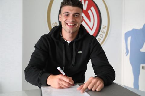 Hat beim SV Wehen Wiesbaden bis Juni 2022 unterschrieben: Jozo Stanic.  Foto: SVWW