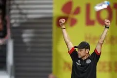 Fussball - 3. Liga - SV Wehen Wiesbaden - SSV Ulm 1846 Fussball - 03.08.25
Jubel nach dem Zittern - Trainer Nils Döring (SVWW),

Foto: René Vigneron