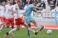 Fussball - 3. Liga - Rot-Weiss Essen - SV Wehen Wiesbaden - 25.03.23, 
Auf zum ersten Drittligatreffer Brooklyn Ezeh (SVWW), Jose-Enrique Rios Alonso (RWE) kann ihn nicht aufhalten und Felix Bastians (RWE) kommt auch zu spät,

- Foto: Paul Kufahl/rscp-photo
