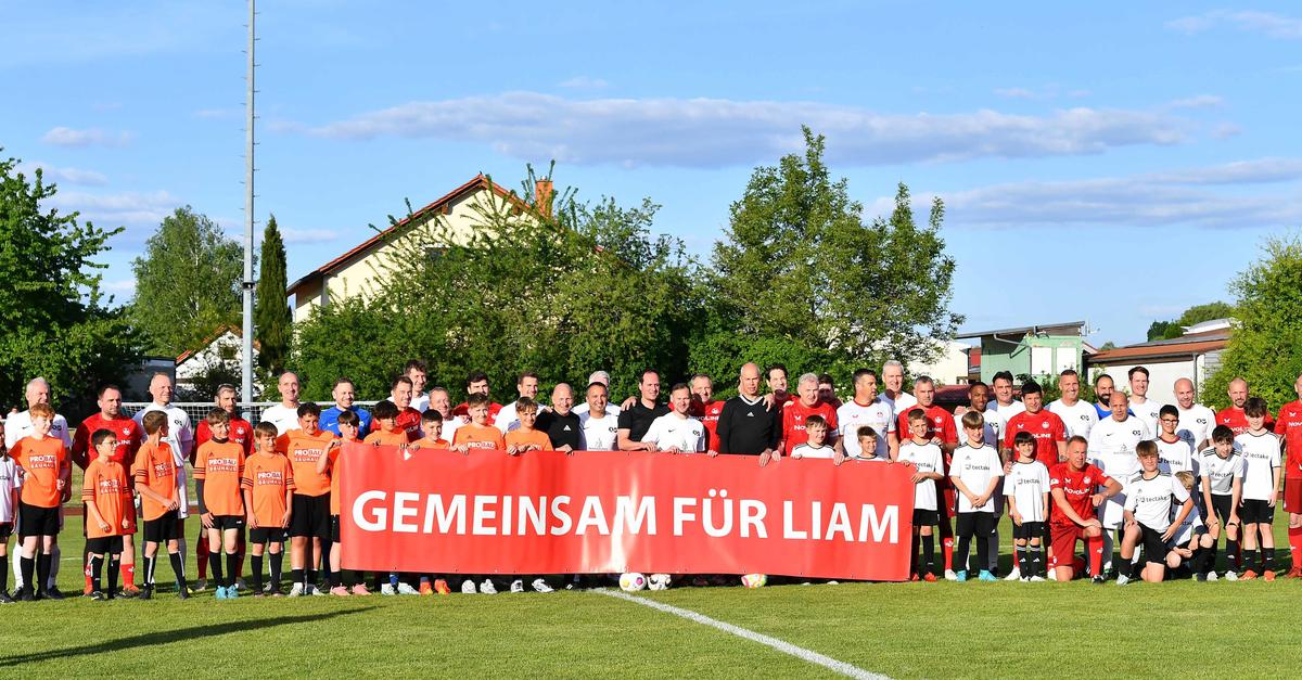 14 Tore für Liam: Fußballpromis helfen krebskrankem Kind
