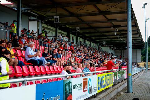 Beim ersten Liga-Heimspiel gegen Astoria Walldorf am 5. September dürfen wohl 580 Zuschauer vor Ort am Haarwasen dabei sein. Foto: Björn Franz 