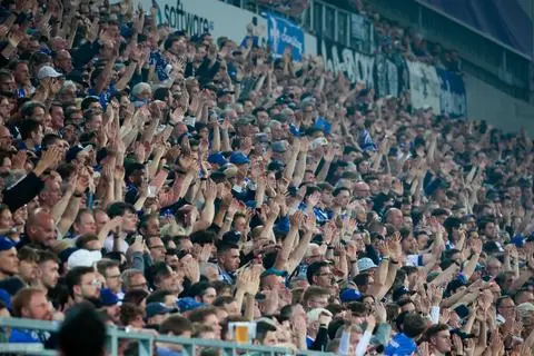 Ausverkauft: Die Zweite Fußball-Bundesliga lockte zuletzt mit attraktiven Paarungen und bescherte den Clubs volle Stadien, das war auch beim SV Darmstadt 98 so.
