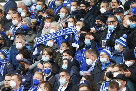 Dürfen bald wieder mehr Fans ins Stadion? Foto: Guido Schiek