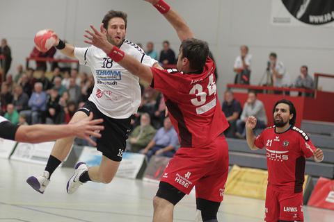Mathias Konrad (am Ball) ist bei SG Saulheims Handballern ein Schlüsselspieler. Archivfoto: photoagenten/Axel Schmitz