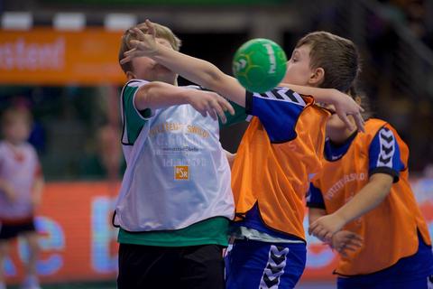 Coronafälle und Impfungen sorgen aktuell für Absagen und Verlegungen im Jugend-Handball. Foto: imago/Eberhard Thonfeld