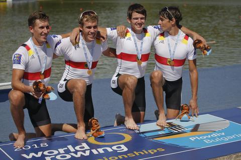 Souverän: Der leichte Doppelvierer (v. li.) Moritz Moos, Florian Roller, Max Röger und Joachim Agne feiert einen Start-Ziel-Sieg. Foto: dpa