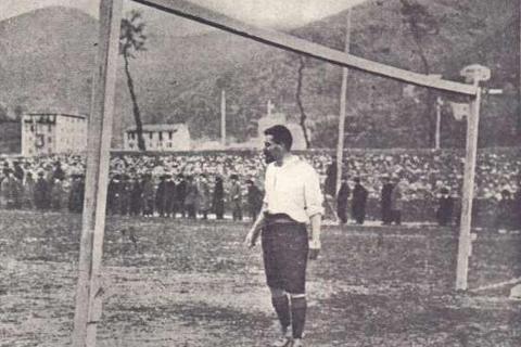 Bei einem Spiel des CFCGenua im Jahr 1900 steht James Richardson Spensley im Tor.Foto: gemeinfrei 