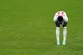 Englands Marcus Rashford ärgert sich über seinen Fehlschuss beim Elfmeterschießen im EM-Finale gegen Italien.