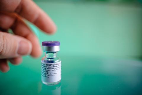 Der Corona-Impfstoff von Biontech hat nun einen Namen: Comirnaty.  Foto: dpa